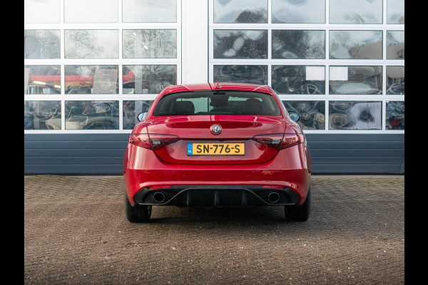 Alfa Romeo Giulia 2.0T Super | Leder | Xenon | 19"| Apple Carplay | Camera | PDC | Stoel&Stuur Verwarming | Rosso Alfa