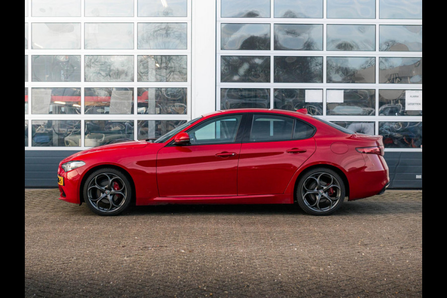 Alfa Romeo Giulia 2.0T Super | Leder | Xenon | 19"| Apple Carplay | Camera | PDC | Stoel&Stuur Verwarming | Rosso Alfa