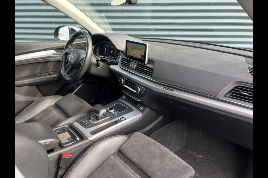 Audi Q5 55 TFSI e quattro S-Line Plug in Hybrid 367pk Dealer O.H PHEV | Luchtvering | Trekhaak af Fabriek | Adaptive Cruise | Alcantara Sportstoelen Massage | 20 "L.M | Virtual | Apple Carplay | Camera |