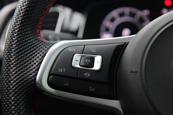 Volkswagen Golf 2.0 TSI GTI TCR/PANO/DEALER-OH/KEYLESS/ACC/DYNA/VOL