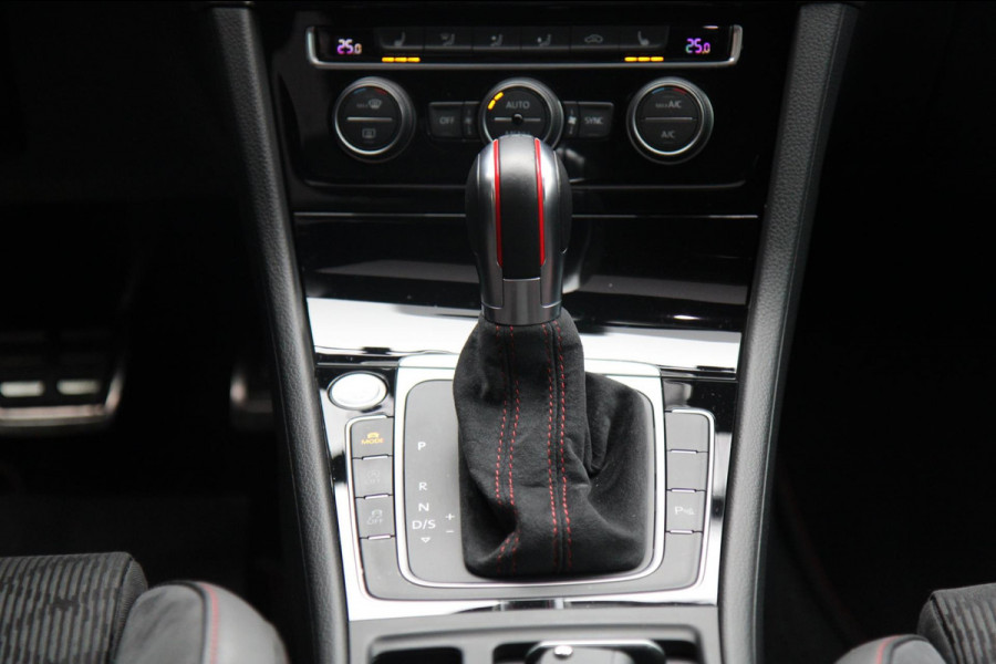 Volkswagen Golf 2.0 TSI GTI TCR/PANO/DEALER-OH/KEYLESS/ACC/DYNA/VOL