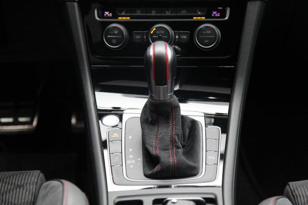 Volkswagen Golf 2.0 TSI GTI TCR/PANO/DEALER-OH/KEYLESS/ACC/DYNA/VOL