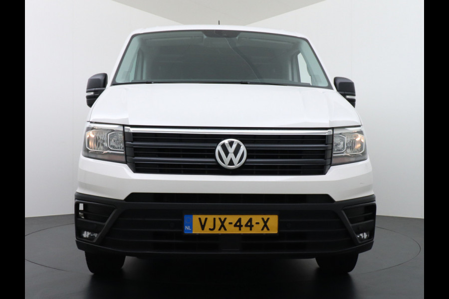 Volkswagen Crafter 35 2.0 TDI L3H2 Highline 3-Persoons Trekhaak Navi Cruise Control DAB+ Camera Licht-Regensensor Pdc Voorruitverwarming Betonplexvloer Schuifdeur 1e Eigenaar, 2.500KG Trekgewicht, Euro 6