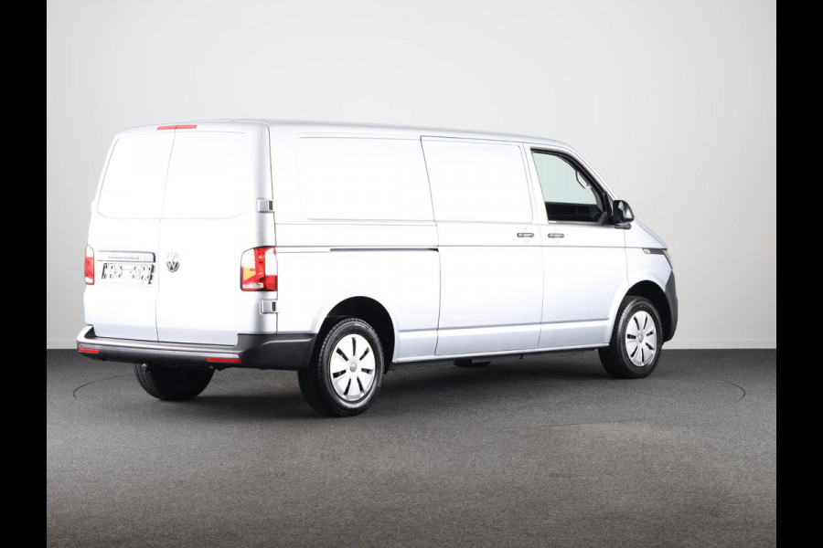 Volkswagen Transporter 2.0 TDI L2H1 28 Comfortline 150 pk | Navigatie | Trekhaak (afneembaar) | Parkeersensoren | Stoelverwarming | Vering verzwaard |