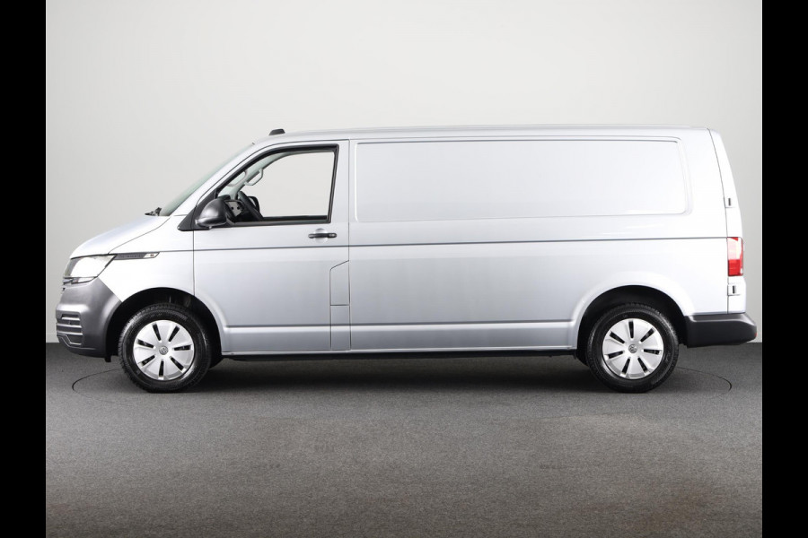 Volkswagen Transporter 2.0 TDI L2H1 28 Comfortline 150 pk | Navigatie | Trekhaak (afneembaar) | Parkeersensoren | Stoelverwarming | Vering verzwaard |