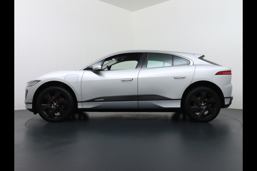 Jaguar I-PACE EV400 90kWh AUT. 400PK 696Nm AWD Leer+Verwarmd 20"lm Trekhaak Apple Carplay Android Navi Camera's LED Park-Assist PDC-a+v Keyles LED MultiMedia Bordherkenning koplampreiniging Lane-Assist App-Connect Voorwerwarming/koeling WiFi  DigiDash DAB 4WD Low Friction Launch Roll Stability Control Uitparkeer waarschuwing Vermoeidheids herkenning Orig NLse auto Accu-garantie 28-12-2027 / 160dkm Snelladen tot 104kw