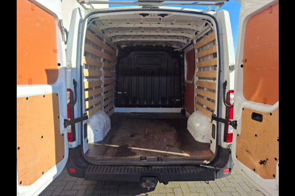 Renault Master T33 2.3dCi L1H1 3-Pers. Camera Pdc Cruise Imperiaal Trekhaak Airco Lat om lat Betimmering Betonplex Vloer Schuifdeur 2.500kg Trekgewicht 1e Eigenaar Euro 6