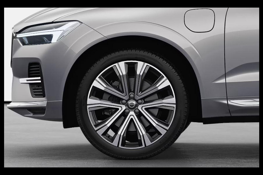 Volvo XC60 T6 350PK Automaat Plug-in hybrid AWD Plus Dark / Panoramadak / Harman Kardon / Luchtvering / 360 camera / Sport stoelen / 21'' velgen