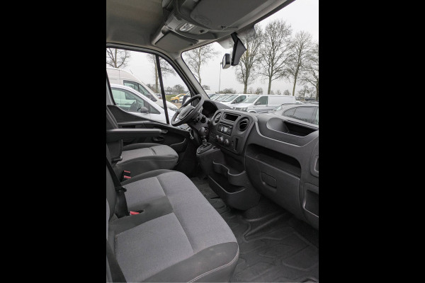 Renault Master T33 2.3dCi L1H1 3-Pers. Camera Pdc Cruise Imperiaal Trekhaak Airco Lat om lat Betimmering Betonplex Vloer Schuifdeur 2.500kg Trekgewicht 1e Eigenaar Euro 6