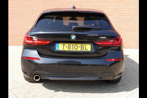 BMW 1-serie 118i Introduction Edition Automaat | DEMO ! | Navigatie | Virtual Cockpit | Parkeersensoren | Ledverlichting | HiFi audio | Cruise Control | Climate Control | Getinte ramen