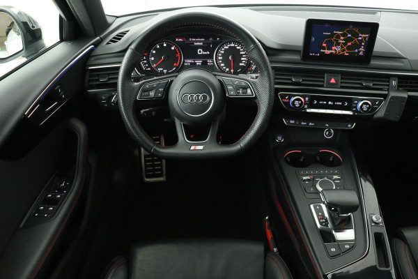 Audi A4 35 TFSI Sport S Line Black Edition | 1e eigenaar | Leder | Stoelverwarming | Trekhaak | Full LED | Sportstoelen | Navigatie | Climate control