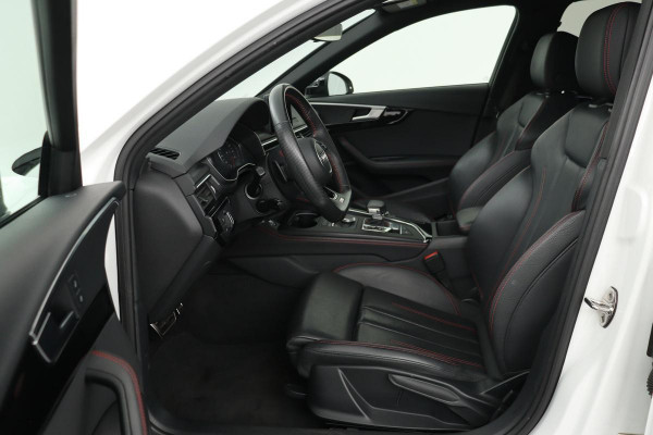 Audi A4 35 TFSI Sport S Line Black Edition | 1e eigenaar | Leder | Stoelverwarming | Trekhaak | Full LED | Sportstoelen | Navigatie | Climate control