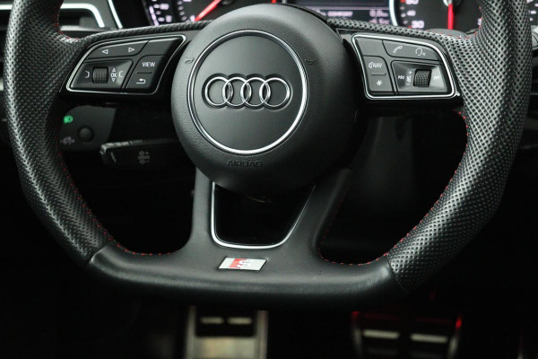 Audi A4 35 TFSI Sport S Line Black Edition | 1e eigenaar | Leder | Stoelverwarming | Trekhaak | Full LED | Sportstoelen | Navigatie | Climate control