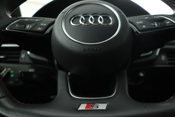 Audi A4 35 TFSI Sport S Line Black Edition | 1e eigenaar | Leder | Stoelverwarming | Trekhaak | Full LED | Sportstoelen | Navigatie | Climate control