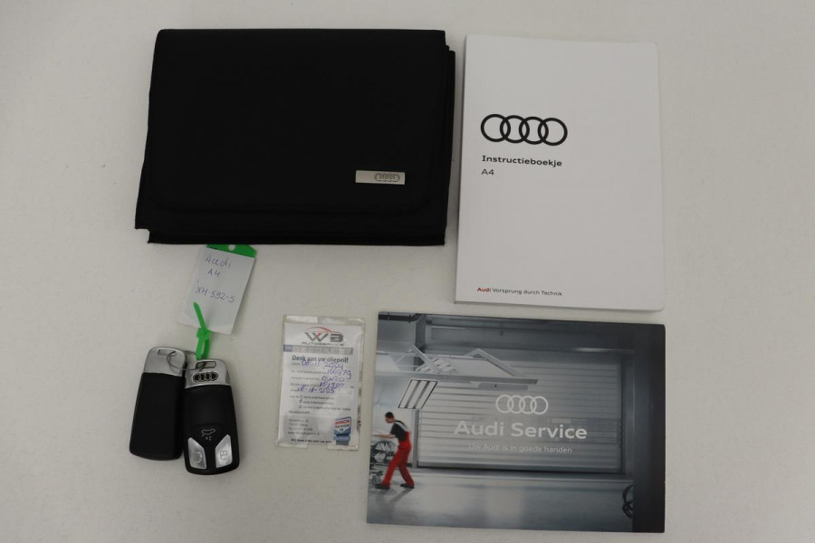 Audi A4 35 TFSI Sport S Line Black Edition | 1e eigenaar | Leder | Stoelverwarming | Trekhaak | Full LED | Sportstoelen | Navigatie | Climate control