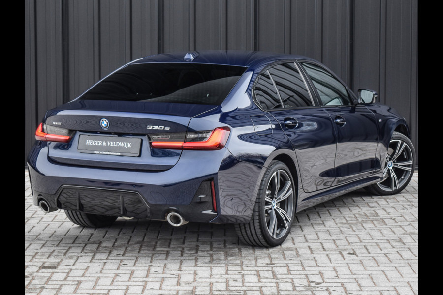 BMW 3-serie 330e xDRIVE | M-SPORT | TREKHAAK | SPORTSTOELEN | ACTIVE CRUISE CONTROL | CAMERA | LEDEREN BEKLEDING | DAB+ | HIFI SOUND | SHADO