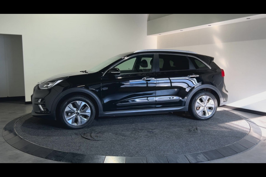 Kia e-Niro ExecutiveLine 64 kWh | Warmtepomp | Navigatie | Achterbank verwarmd | Parkeersensoren voor en achter  SoH (batterijcheck) 100 % score!