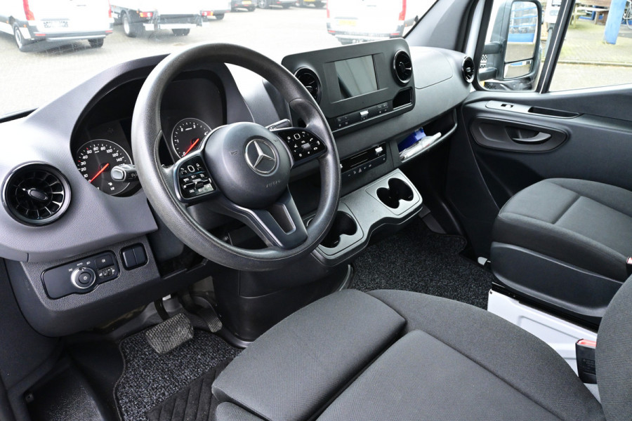 Mercedes-Benz Sprinter 516 CDI L3 Bakwagen met Dhollandia laadklep Geveerde stoel, Zijdeur, 430x213x245 cm