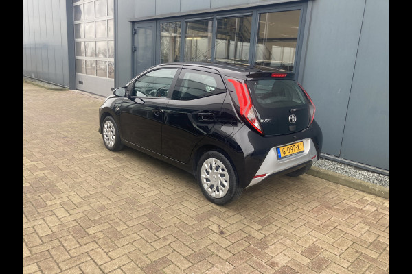 Toyota Aygo 1.0 VVT-i X-Play 5-drs. CAMERA/CARPLAY/AIRCO/LIMITER