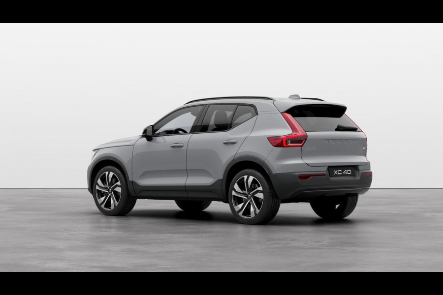 Volvo XC40 B4 211PK Automaat Plus Dark / Lighting Pack / Pixel led / 20'' Velgen / Donker getint glas