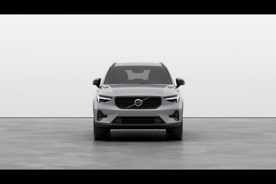 Volvo XC40 B4 211PK Automaat Plus Dark / Lighting Pack / Pixel led / 20'' Velgen / Donker getint glas