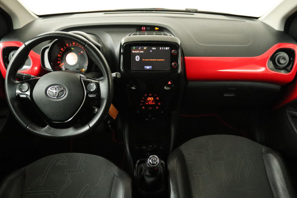 Toyota Aygo 1.0 VVT-i x-joy (BLUETOOTH, ACHTERUITRIJCAMERA, NL-AUTO)