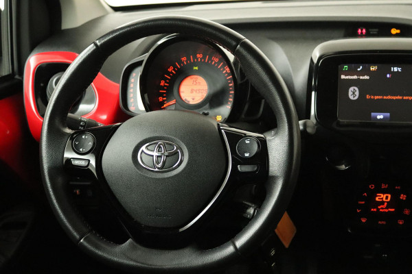 Toyota Aygo 1.0 VVT-i x-joy (BLUETOOTH, ACHTERUITRIJCAMERA, NL-AUTO)