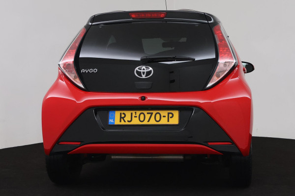 Toyota Aygo 1.0 VVT-i x-joy (BLUETOOTH, ACHTERUITRIJCAMERA, NL-AUTO)