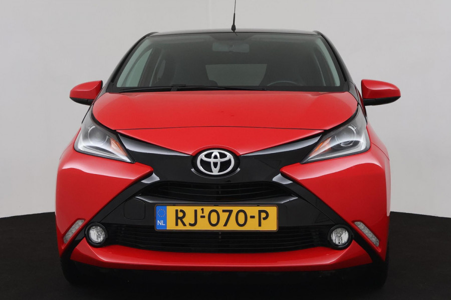 Toyota Aygo 1.0 VVT-i x-joy (BLUETOOTH, ACHTERUITRIJCAMERA, NL-AUTO)