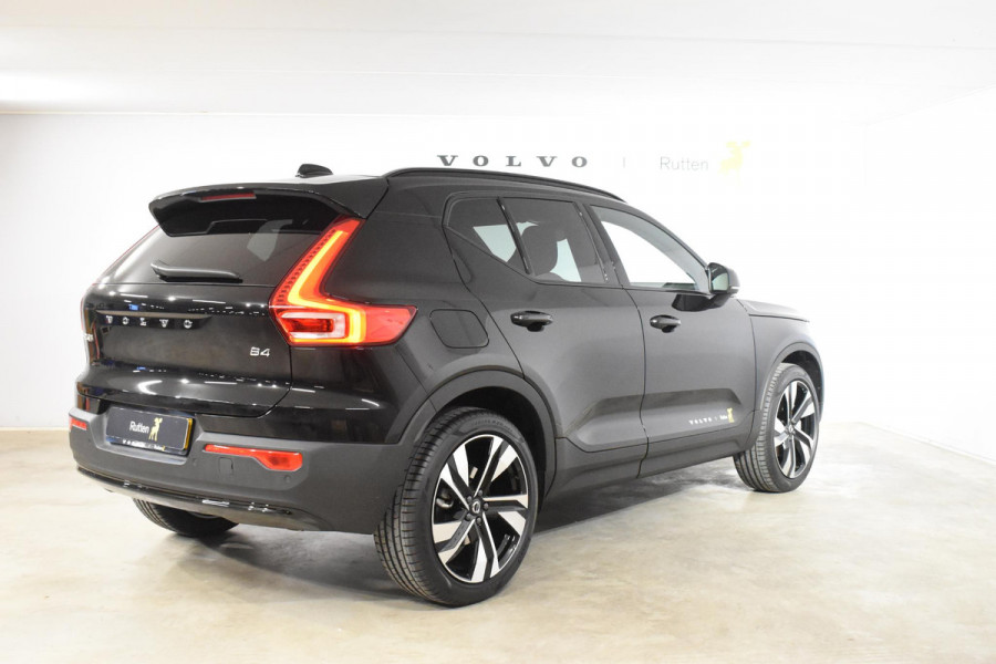 Volvo XC40 B4 211PK Automaat Plus Dark / Lighting Pack / Pixel led / 20'' Velgen / Donker getint glas