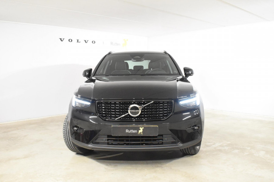 Volvo XC40 B4 211PK Automaat Plus Dark / Lighting Pack / Pixel led / 20'' Velgen / Donker getint glas