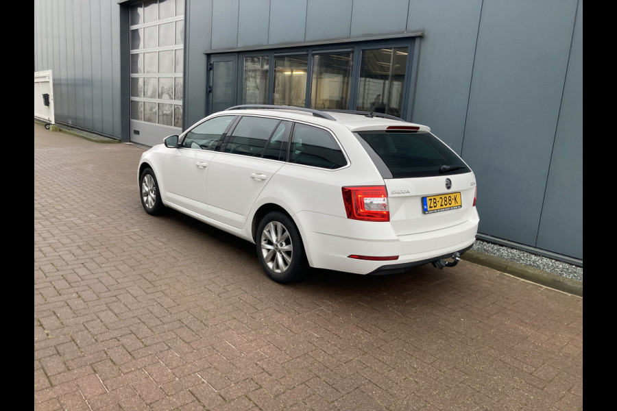 Škoda Octavia Combi 1.0 TSi 115pk Ambition Business NAVI/CARPLAY/CLIMA/CRUISE/PDC/TREKHAAK