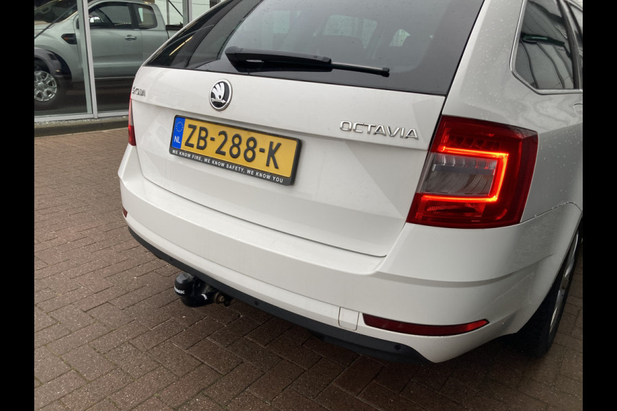 Škoda Octavia Combi 1.0 TSi 115pk Ambition Business NAVI/CARPLAY/CLIMA/CRUISE/PDC/TREKHAAK