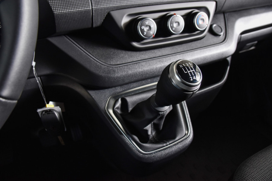 Renault Trafic 2.0 Blue dCi 150 PK T30 L2H1 Advance | Cruise | Camera | PDC | NAV+App Connect | Airco | 4-seizoens banden | LED | 3015