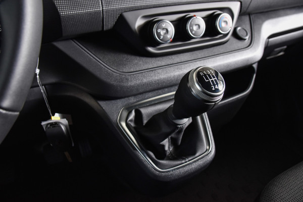 Renault Trafic 2.0 Blue dCi 150 PK T30 L2H1 Advance | Cruise | Camera | PDC | NAV+App Connect | Airco | 4-seizoens banden | LED | 3015