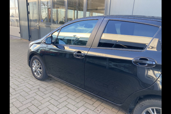 Toyota Yaris 1.5 VVT-i Dynamic Automaat 5-drs. CAMERA/CARPLAY/KEYLESS/CRUISE/15INCH