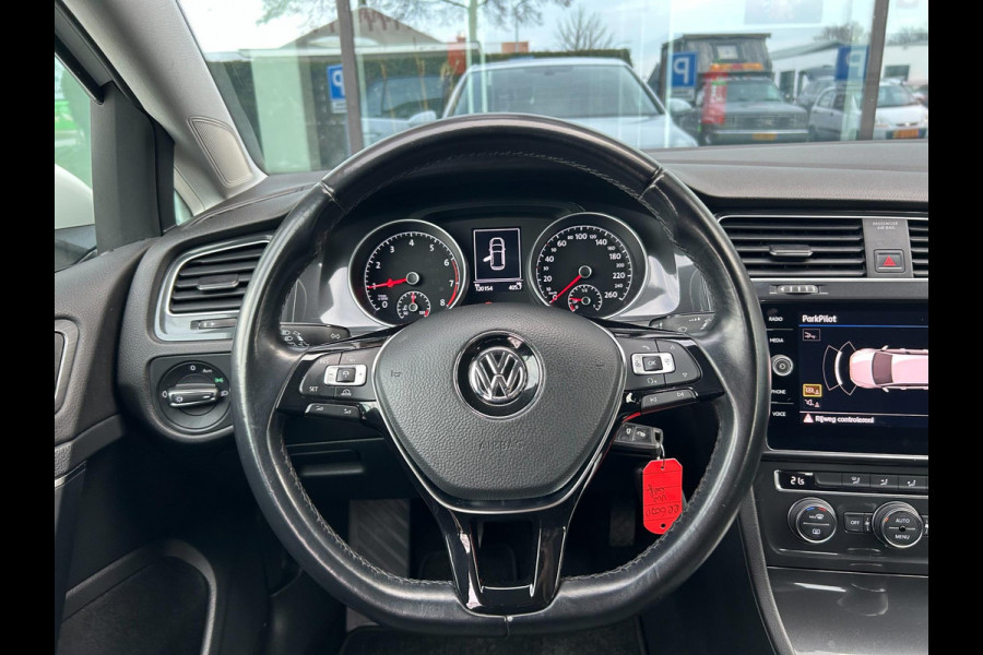 Volkswagen Golf 1.0 TSI Comfortline - RLine - Navi - Climate - Parkeerhulp - Org.NL