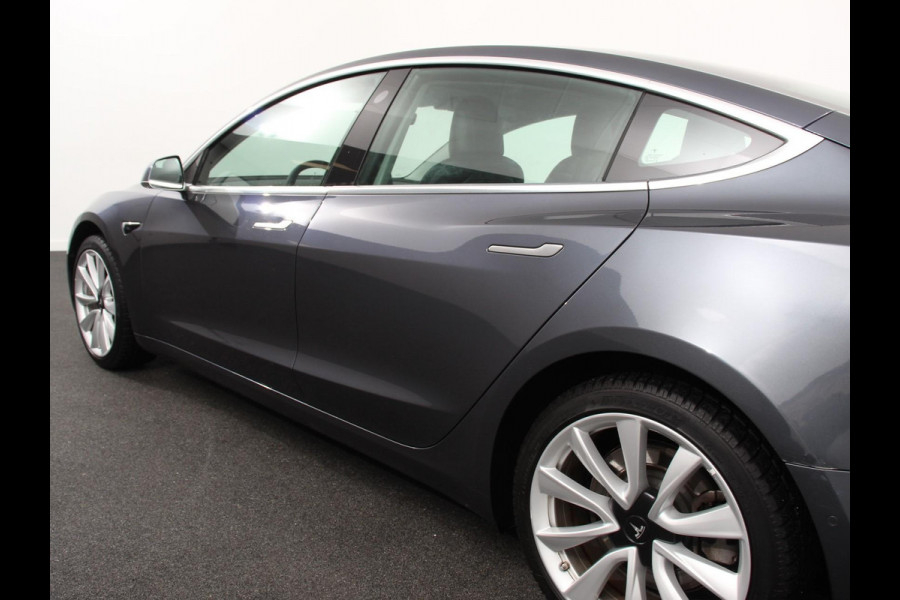 Tesla Model 3 Standard RWD Plus 60 kWh | Autopilot | Leder | Navigatie | PDC VA | Camera | 19" LM Velgen