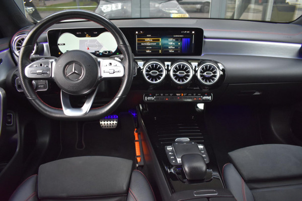 Mercedes-Benz CLA-Klasse 200 AMG NIGHT | SFEERVERLICHTING | APPLE CARPLAY | ANDROID AUTO | CAMERA | PREMIUM SOUND | STOELVERWARMD