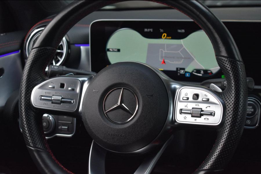 Mercedes-Benz CLA-Klasse 200 AMG NIGHT | SFEERVERLICHTING | APPLE CARPLAY | ANDROID AUTO | CAMERA | PREMIUM SOUND | STOELVERWARMD