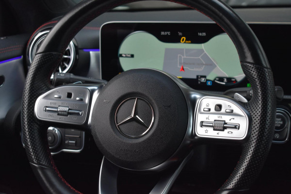 Mercedes-Benz CLA-Klasse 200 AMG NIGHT | SFEERVERLICHTING | APPLE CARPLAY | ANDROID AUTO | CAMERA | PREMIUM SOUND | STOELVERWARMD