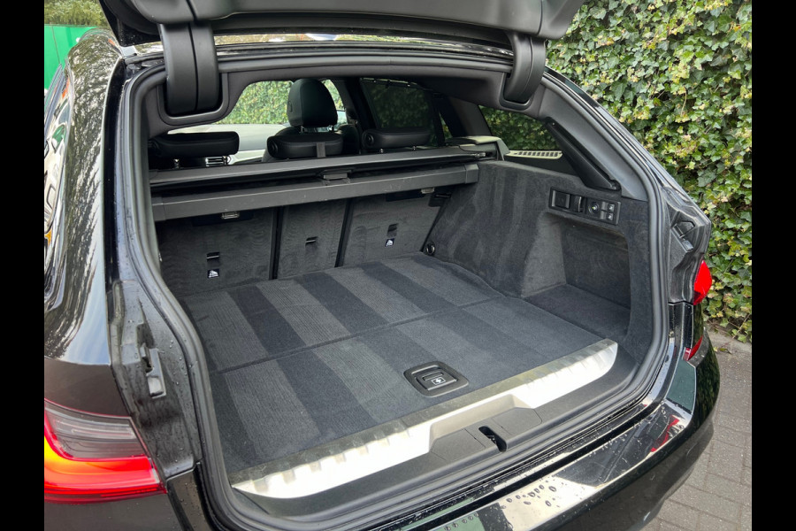 BMW 3 Serie Touring 330e High Executive M Sport | Pano | Sportstoelen | 19' inch | KANON !!