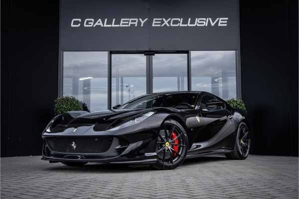 Ferrari 812 6.5 V12 Superfast HELE - Passenger Display | Lift l Black on Black