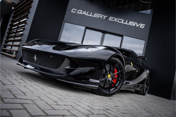 Ferrari 812 6.5 V12 Superfast HELE - Passenger Display | Lift l Black on Black