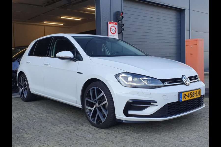 Volkswagen Golf 1.5 TSI Highline Business R-Line - CARPLAY / ALCANTARA / FLIPPERS / P.SENSOREN V+A / STOELVERW. / DAB+ / FULL LED!