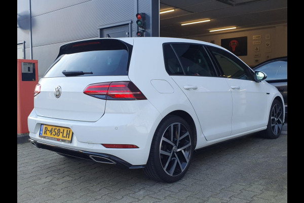 Volkswagen Golf 1.5 TSI Highline Business R-Line - CARPLAY / ALCANTARA / FLIPPERS / P.SENSOREN V+A / STOELVERW. / DAB+ / FULL LED!