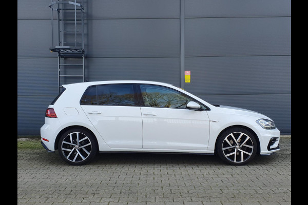 Volkswagen Golf 1.5 TSI Highline Business R-Line - CARPLAY / ALCANTARA / FLIPPERS / P.SENSOREN V+A / STOELVERW. / DAB+ / FULL LED!