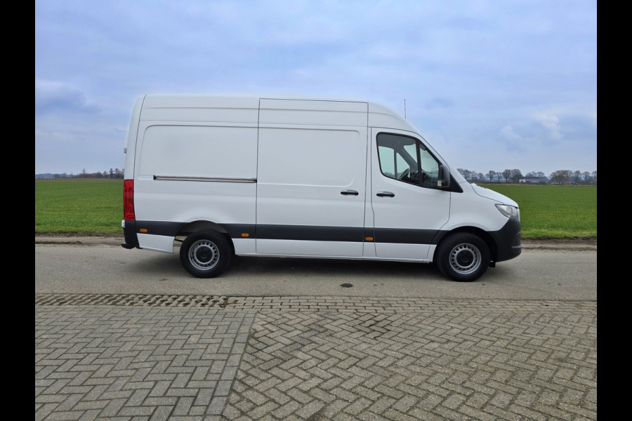 Mercedes-Benz Sprinter 317 CDI L2 H2 RWD - AUTOMAAT - 170 Pk - Euro 6 - MBUX - ParkeerCamera - StoelVerwarming