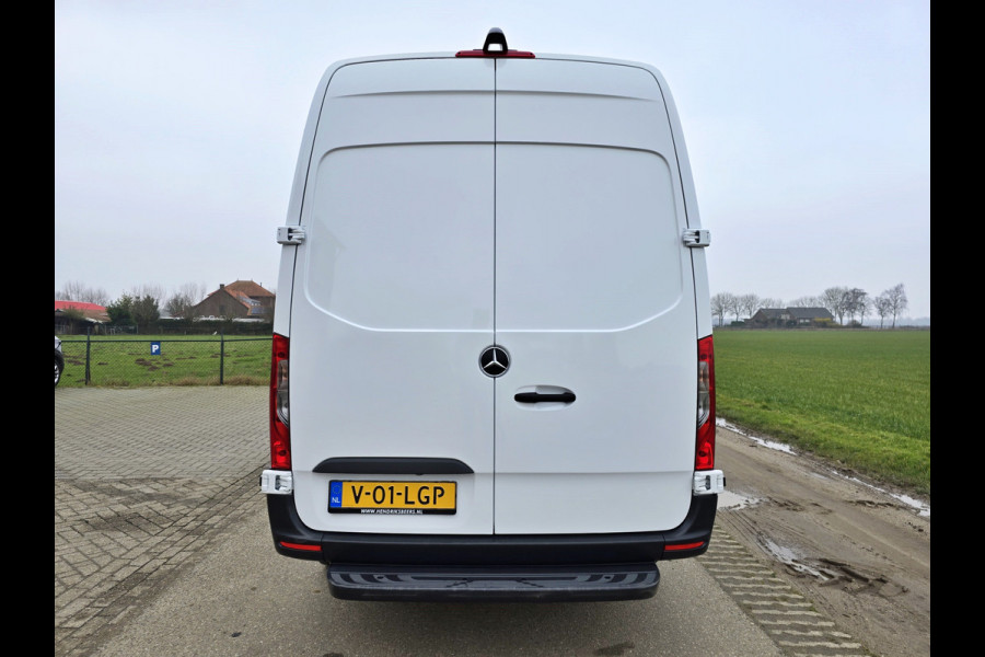 Mercedes-Benz Sprinter 317 1.9 CDI L2 H2 RWD - AUTOMAAT - 170 Pk - Euro 6 - MBUX - ParkeerCamera - StoelVerwarming