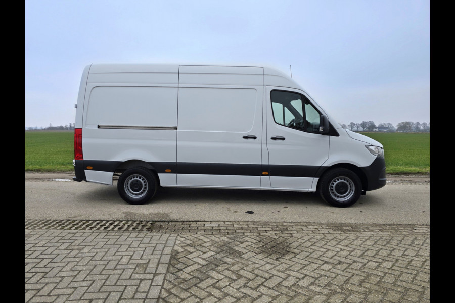 Mercedes-Benz Sprinter 317 1.9 CDI L2 H2 RWD - AUTOMAAT - 170 Pk - Euro 6 - MBUX - ParkeerCamera - StoelVerwarming